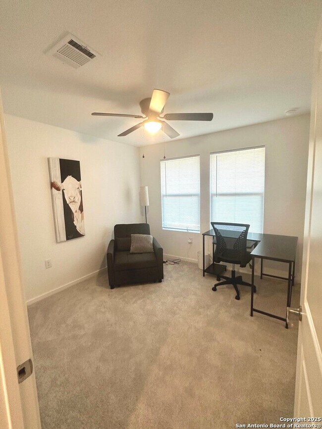 Building Photo - FULLY FURNISHED!!! 3Bed/2Bath House for Rent! Available Now! 12 or 6 month lease.