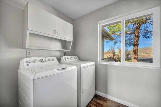 Building Photo - Single Story Home Located on a Ranch