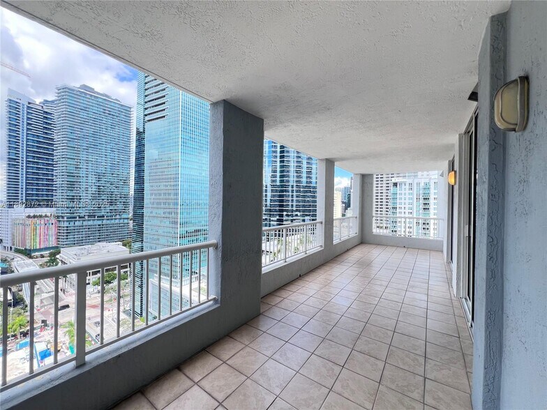 Building Photo - 170 SE 14th St