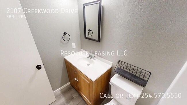 Building Photo - 2107 Creekwood Dr