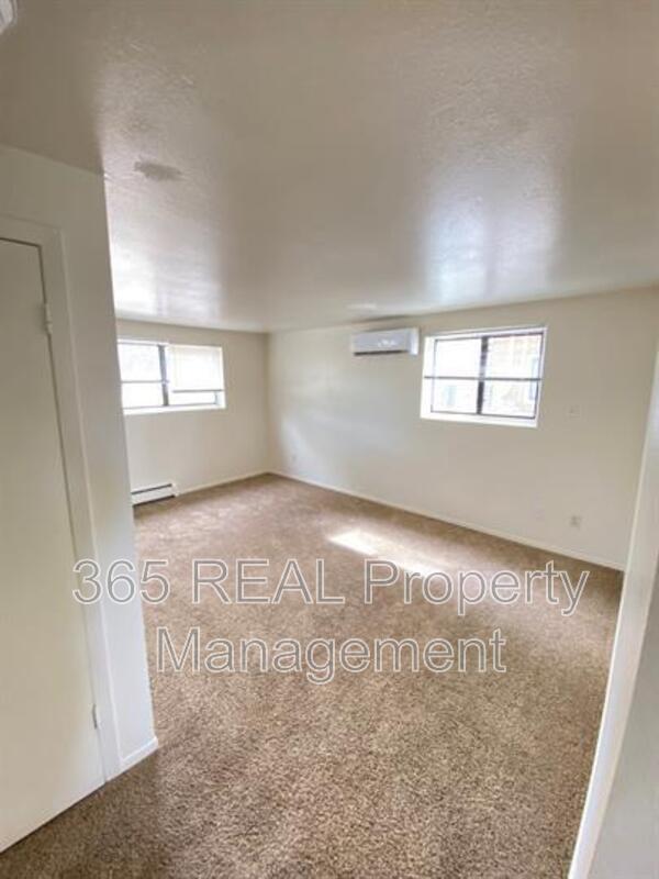 Building Photo - 216 14th St