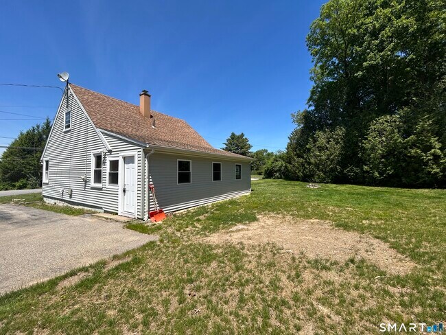 Building Photo - 18 Lynwood Dr