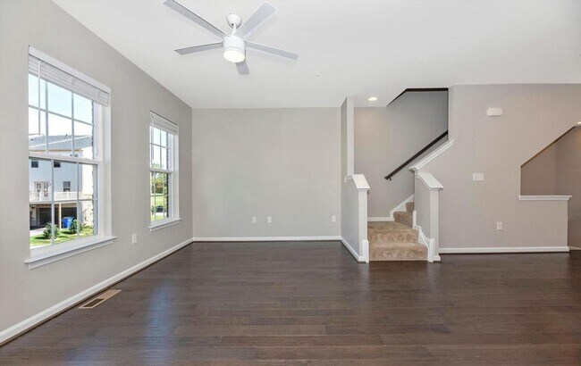Building Photo - 3 level townhouse (newer construction) in Jefferson Place Community available early June!