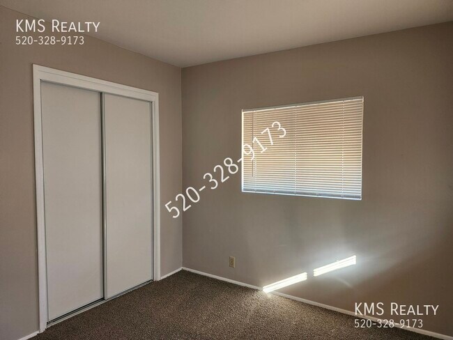 Building Photo - 2565 N Fair Oaks Ave