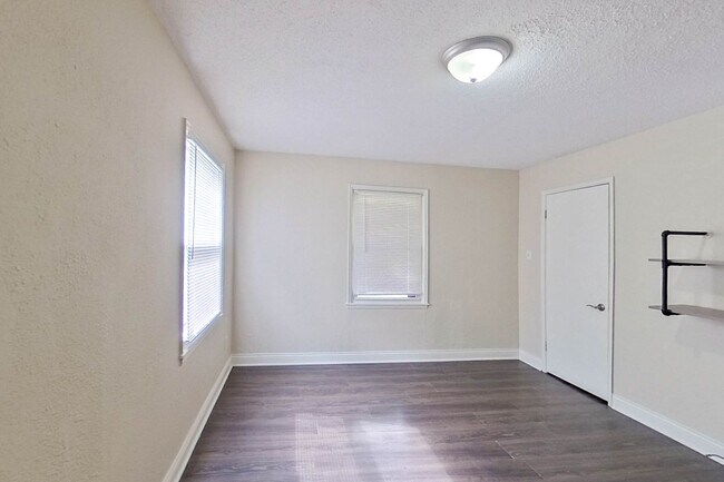 Building Photo - 3/1 Single Family Home in Linden!