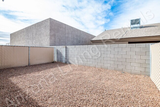 Building Photo - PEAR3527