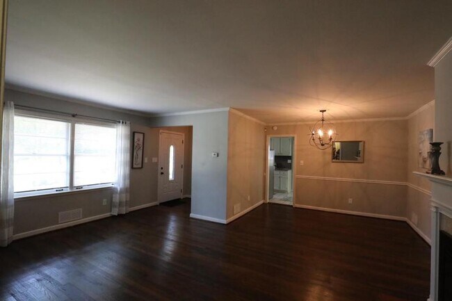 Building Photo - 6075 Harleston Rd NE