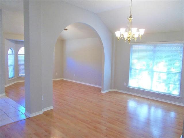 Building Photo - 914 Heritage Pkwy S