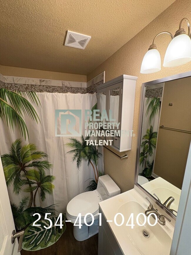 Building Photo - Newly Remodeled 2 Bed, 2 Bath Home - Templ...
