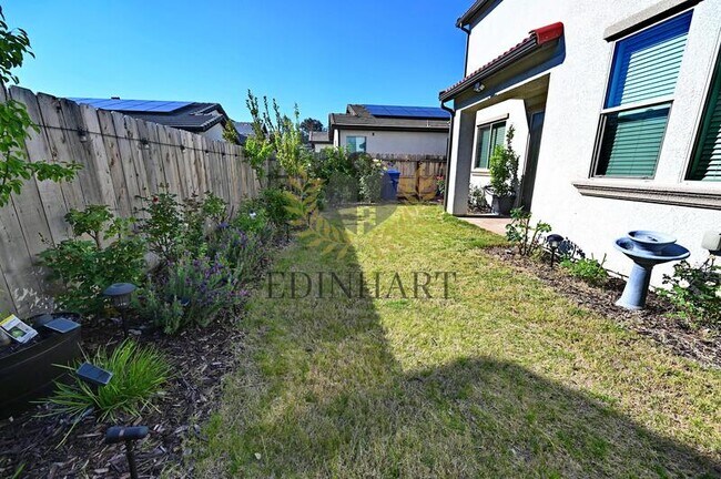 Building Photo - 1439 E Via Albero Dr