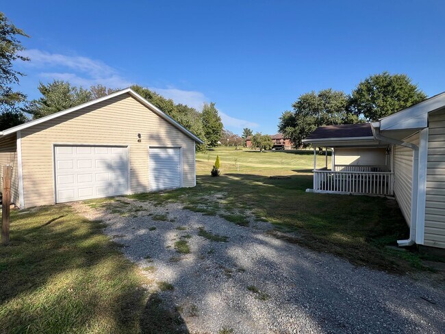 Building Photo - 398 Shady Brook Dr