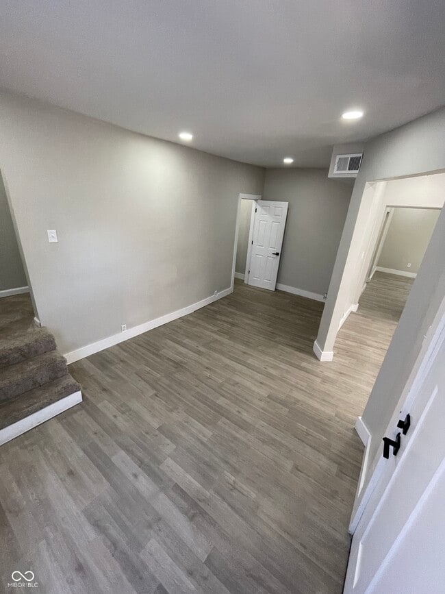 Building Photo - 321 E 31st St