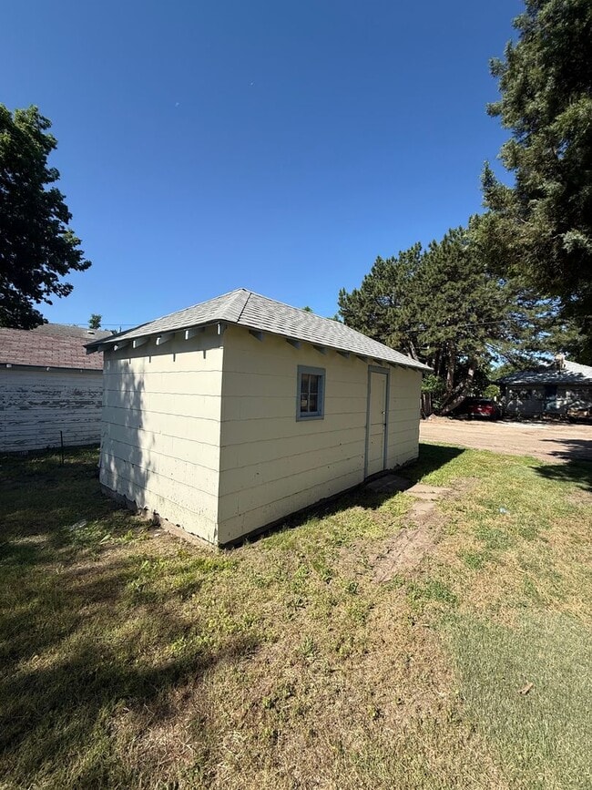 Building Photo - 3 Bedroom, 1 Bathroom House