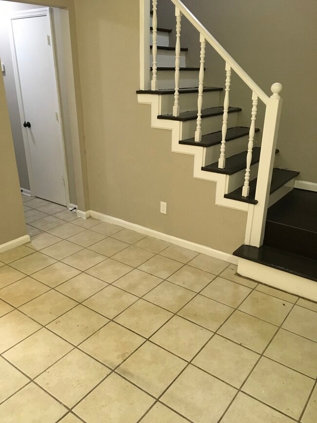 Building Photo - 110 Hillpine