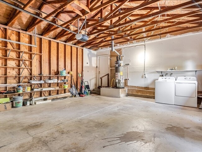 Building Photo - 843 Falcon Way