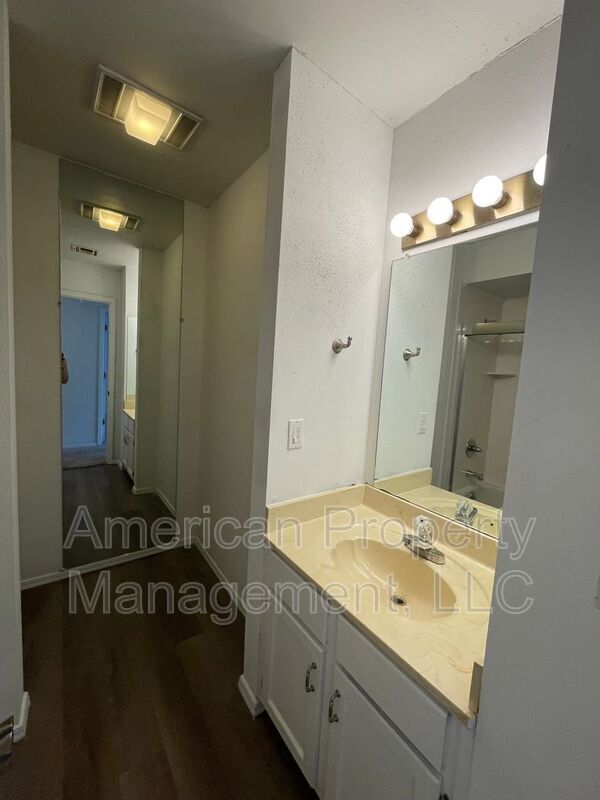 Building Photo - 6185 S Zunis Ave