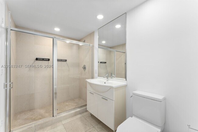 Building Photo - 495 Brickell Ave