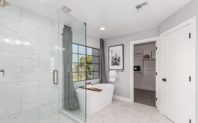 Building Photo - 2604 N 27th St