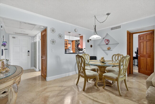 Building Photo - 2671 S Course Dr