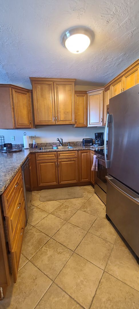Building Photo - Vacation Rental - 30 Day min across From D...