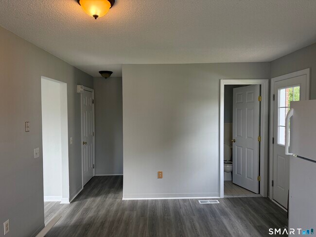 Building Photo - 1474 Highland Ave