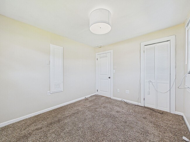 Building Photo - 2 bed 1 bath - Beautiful Outdoor Living