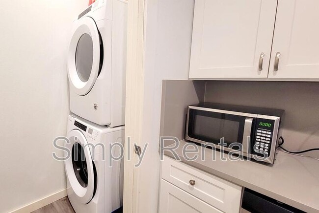 Building Photo - 1711 Sycamore St