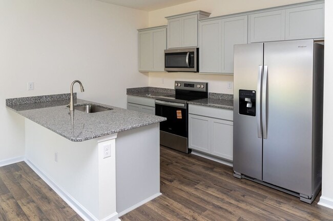Building Photo - Move In Ready!!