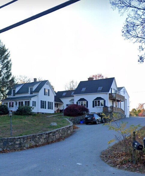 Primary Photo - 484 Lake St