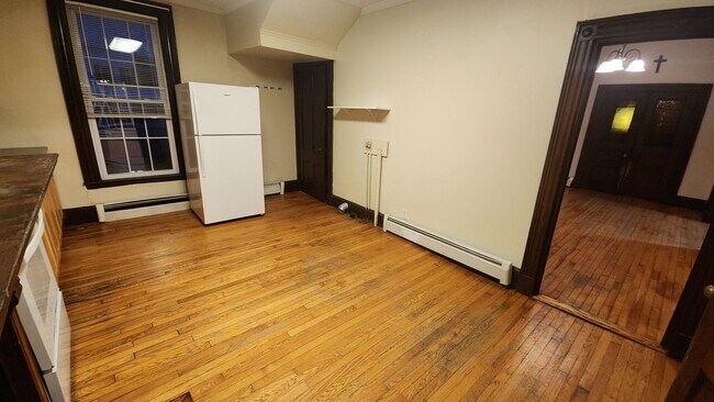 Building Photo - 62 Spring St