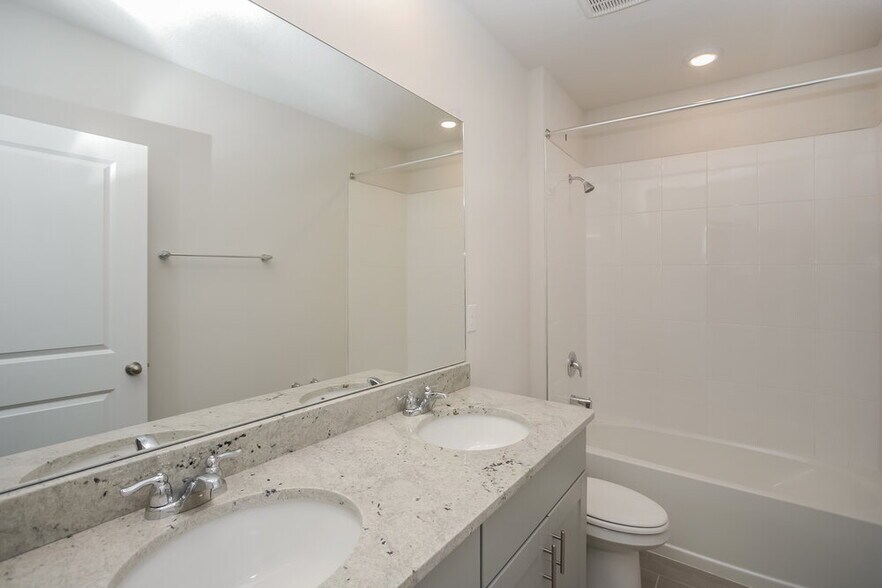 Building Photo - 10209 Daybreak Glen
