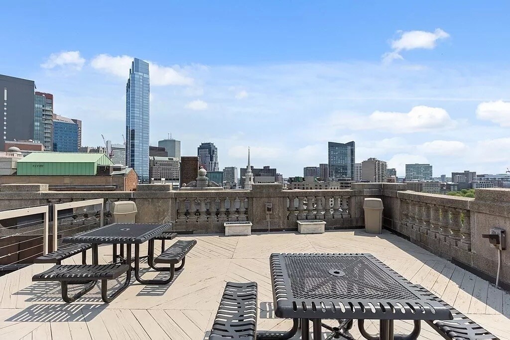 Building Photo - 21 Beacon St