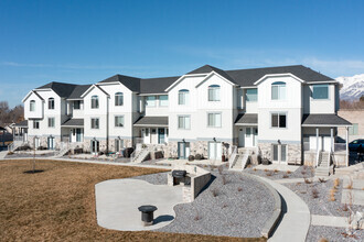 Building Photo - Spring Creek Townhomes