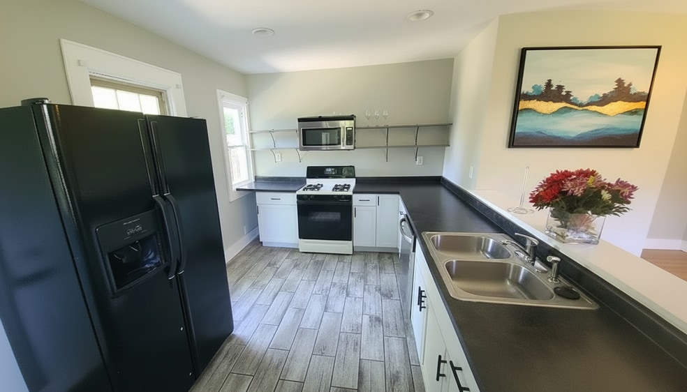 Building Photo - 860 Fletcher Ave