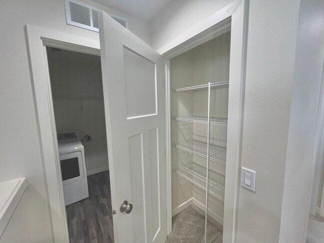 Building Photo - AVAILABLE NOW! 3BD 2.5 BATH TUMWATER LIVING