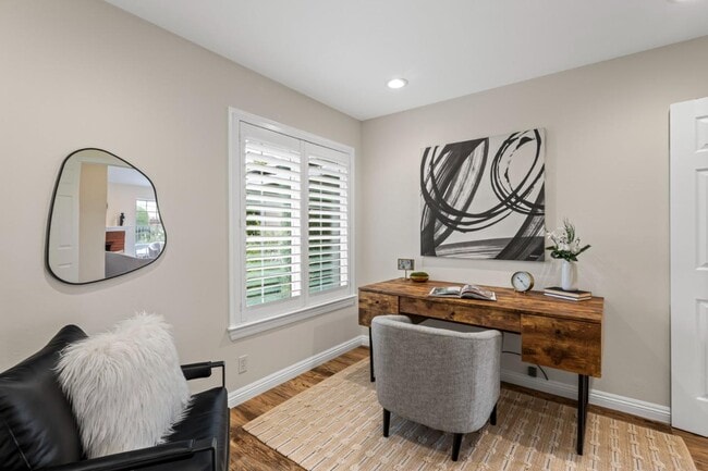Building Photo - 464 Edelweiss Dr