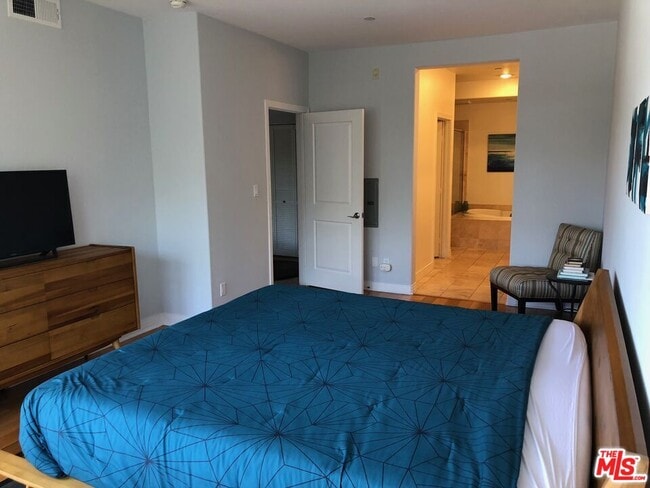 Building Photo - 7100 Playa Vista Dr