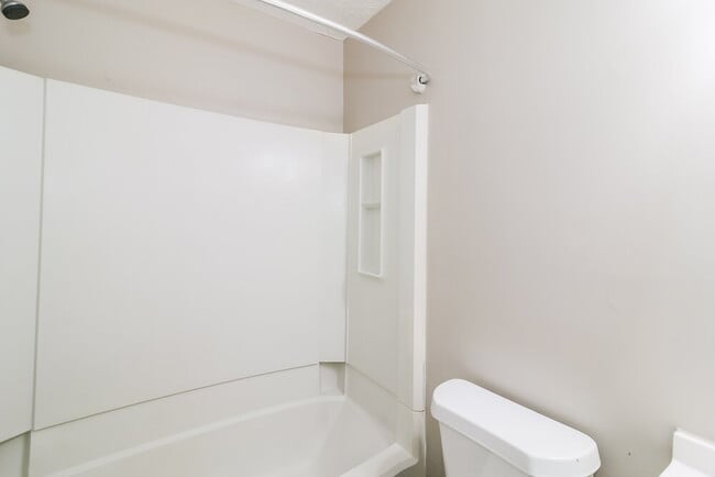 Building Photo - 548 Sherwood Greens