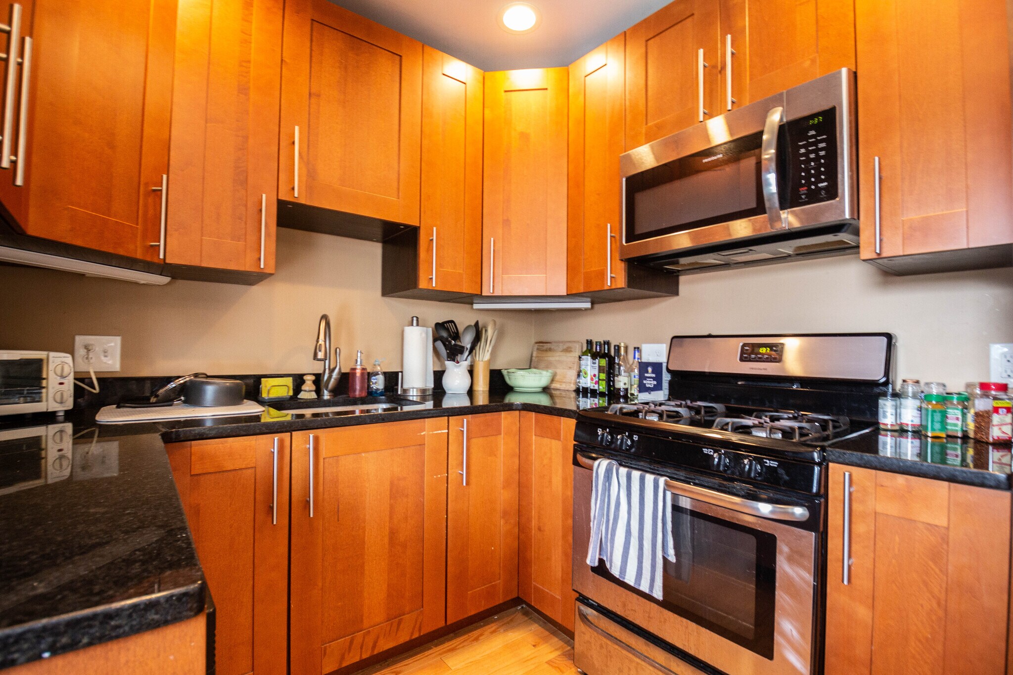 Building Photo - 26 Linden St