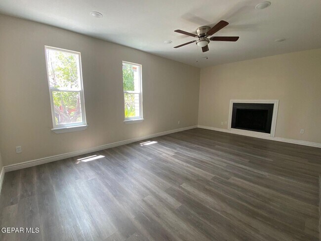 Building Photo - 6201 Escondido Dr