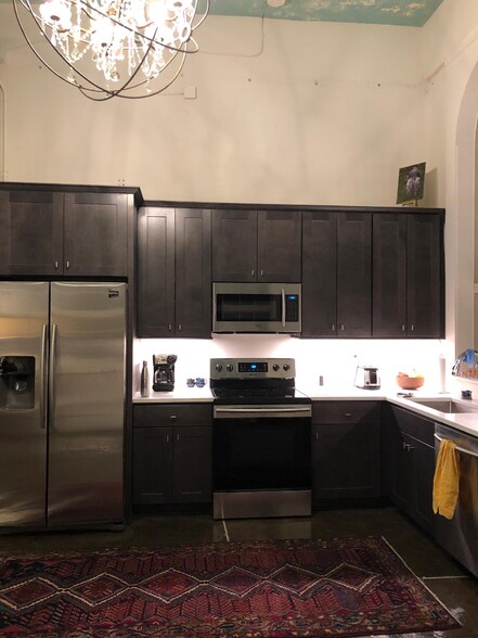 Building Photo - 1530 Main St