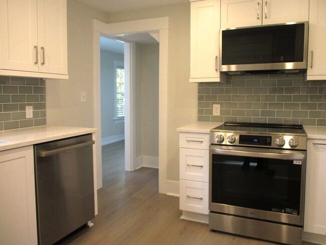 Building Photo - Charming 2 Bedroom, 1 Bathroom Home with P...