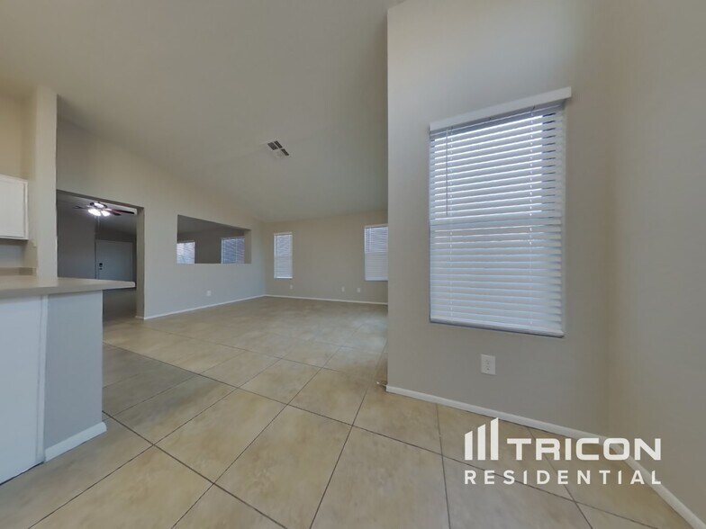 Building Photo - 8334 W Baxter Dr