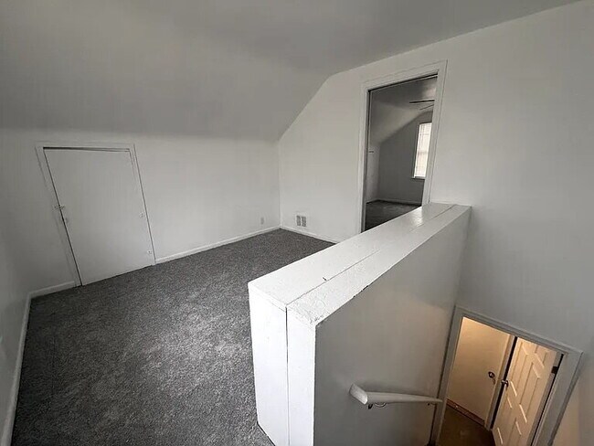 Building Photo - ELEGANT HOME