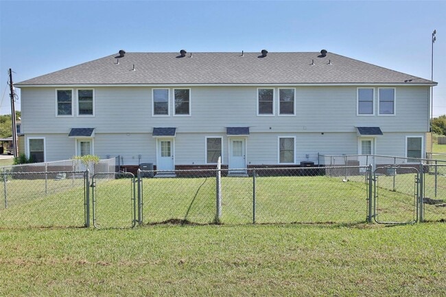 Building Photo - ? Spacious & Stylish 4-Bedroom Duplex? 1/2 off 1st Month