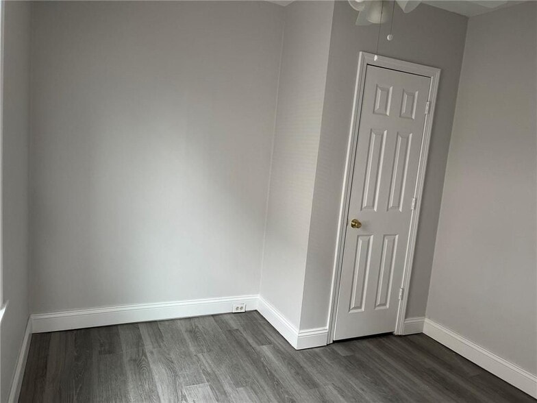 Building Photo - 318 Elm St