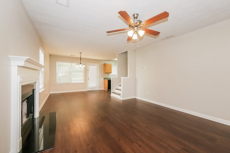 Building Photo - 1002 Allegiance Dr