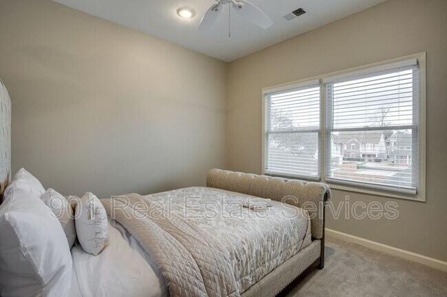 Building Photo - 1018 Harbor Bend Cir