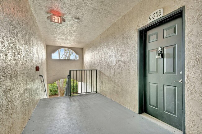 Building Photo - 15085 Michelangelo Blvd