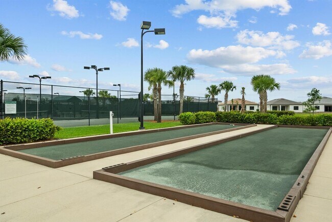 Building Photo - 680 SE Villandry Way